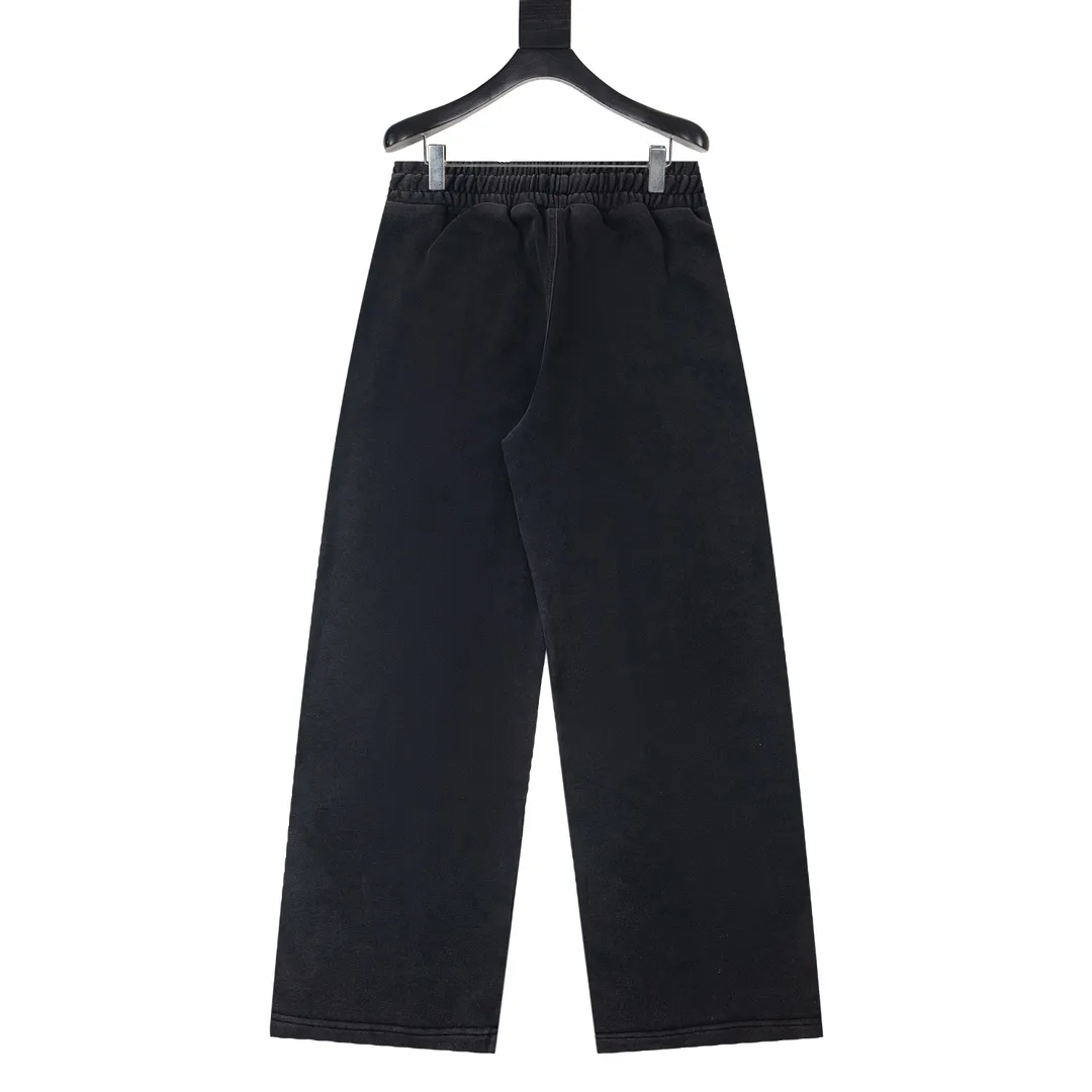 P220 model number Y663 CHROME HEARTS/Chrome Hearts CH 23SS washed buttoned trousers and sweatpants, soft and comfortable, with a great upper body experience. The pants are decorated with classic cross leather patches, which are full of design. Trousers with elastic waist and leggings, a super versatile fashion item, will definitely turn heads. A must-have treasure sweatpants. The shape is super easy and easy to wear. Both men and women can easily wear it. They are the first choice for the street, don’t miss it! ! ! size:S-XL